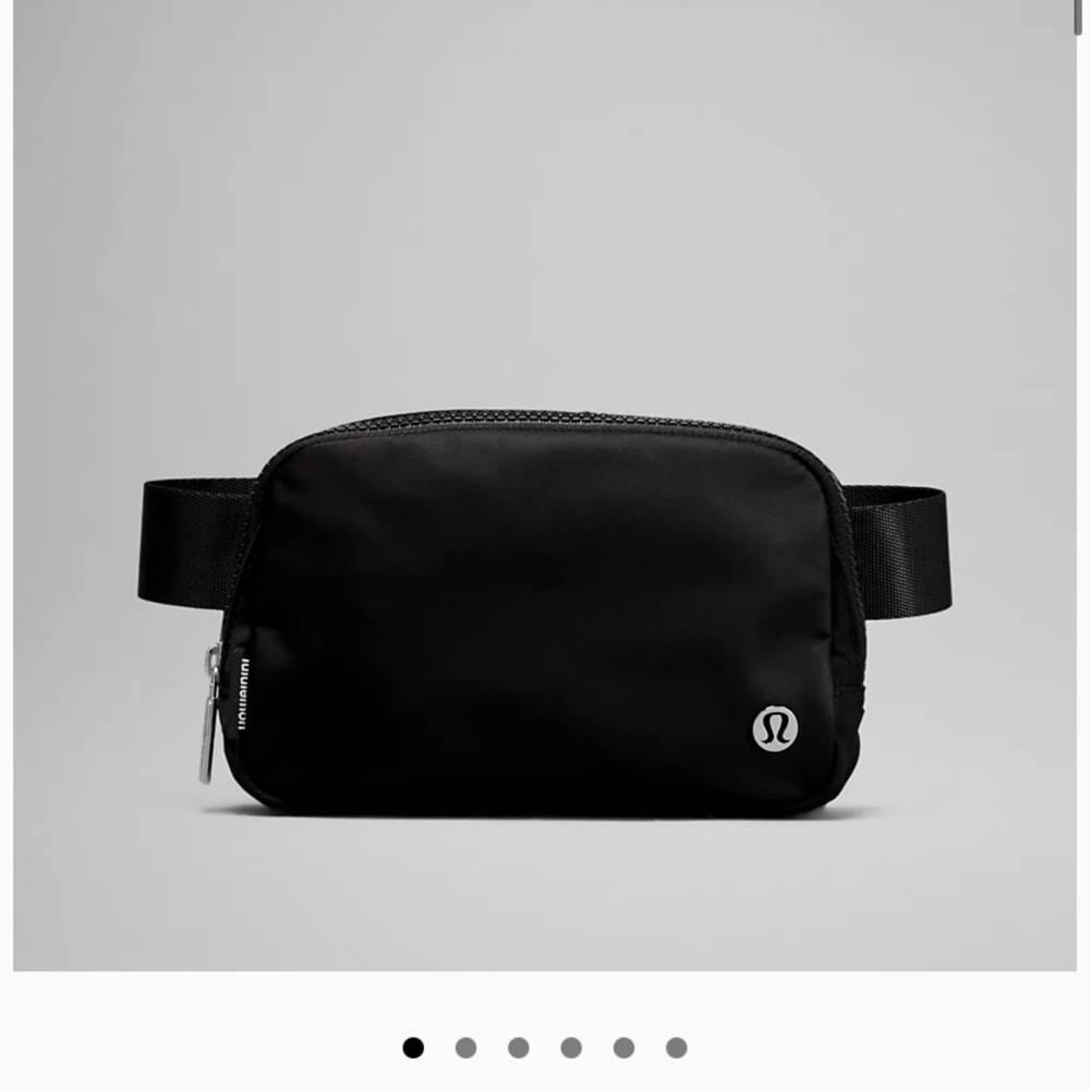 Lululemon black fanny pack